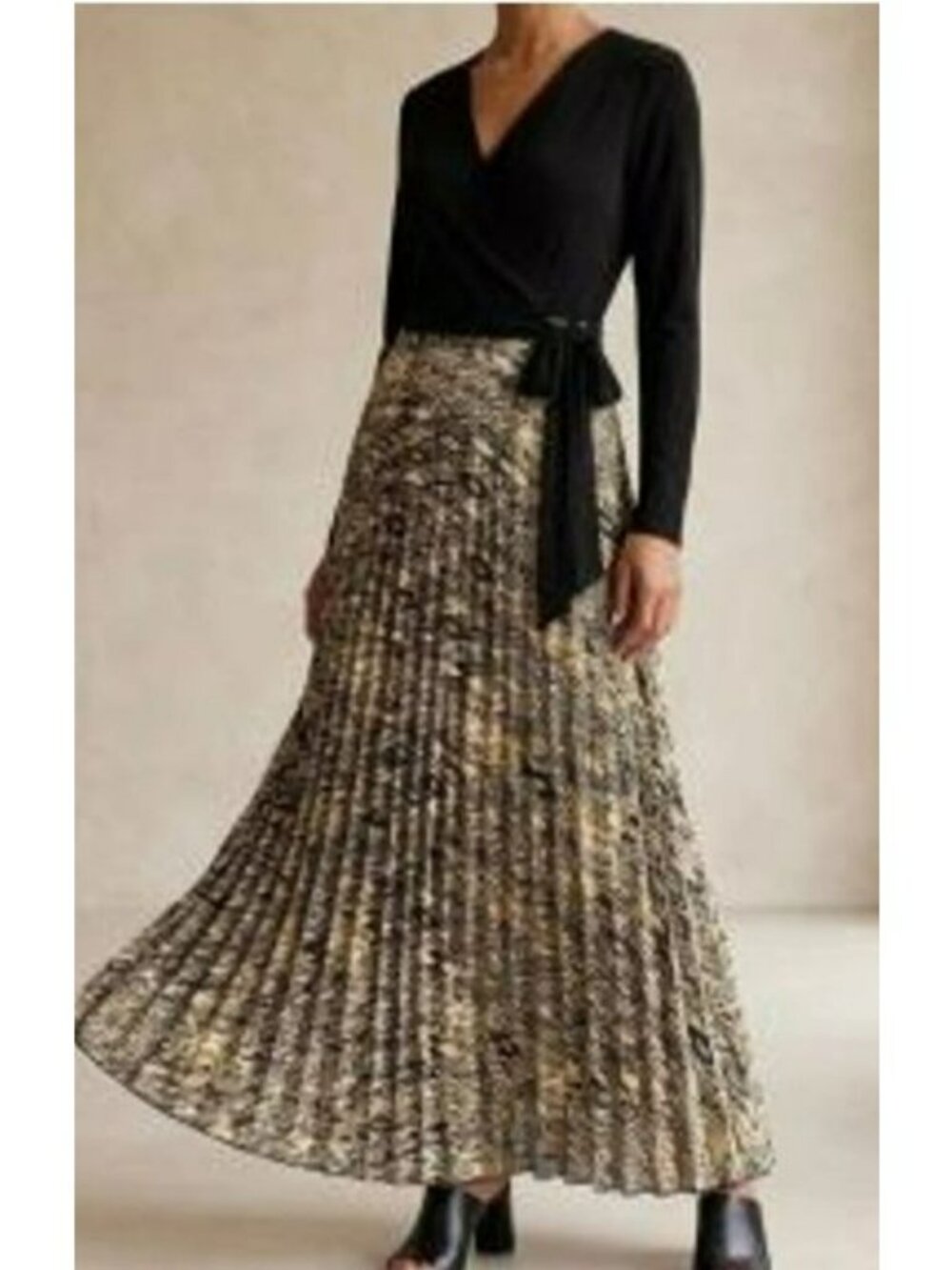 LuLaRoe Womens Wrap Dress Long Sleeves Printed Pleated Skirt Size S Black/Beige